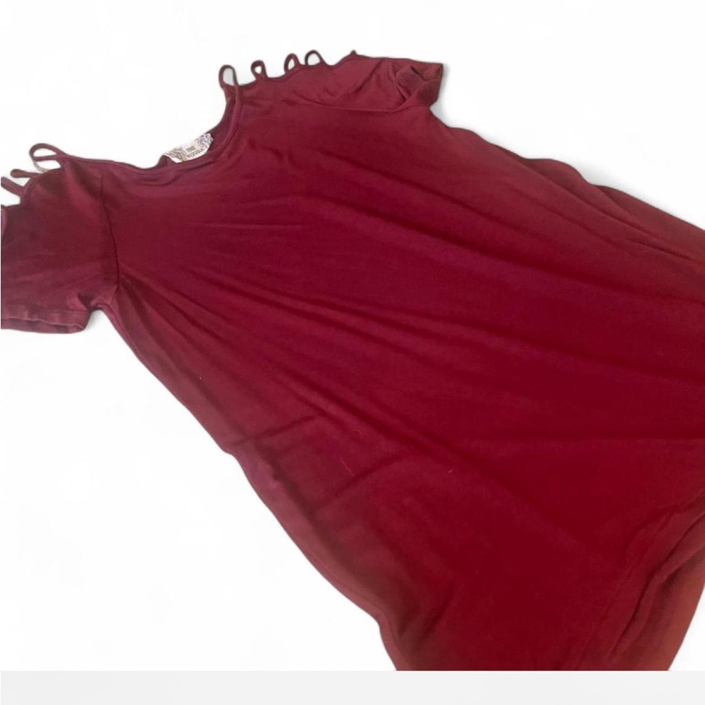 Pink Republic burgundy/Maroon cold shoulder top women’s small -good condition